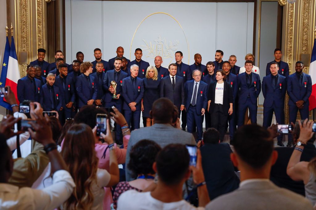 Football : Emmanuel Macron a remis la Légion d’honneur aux Bleus champions du monde