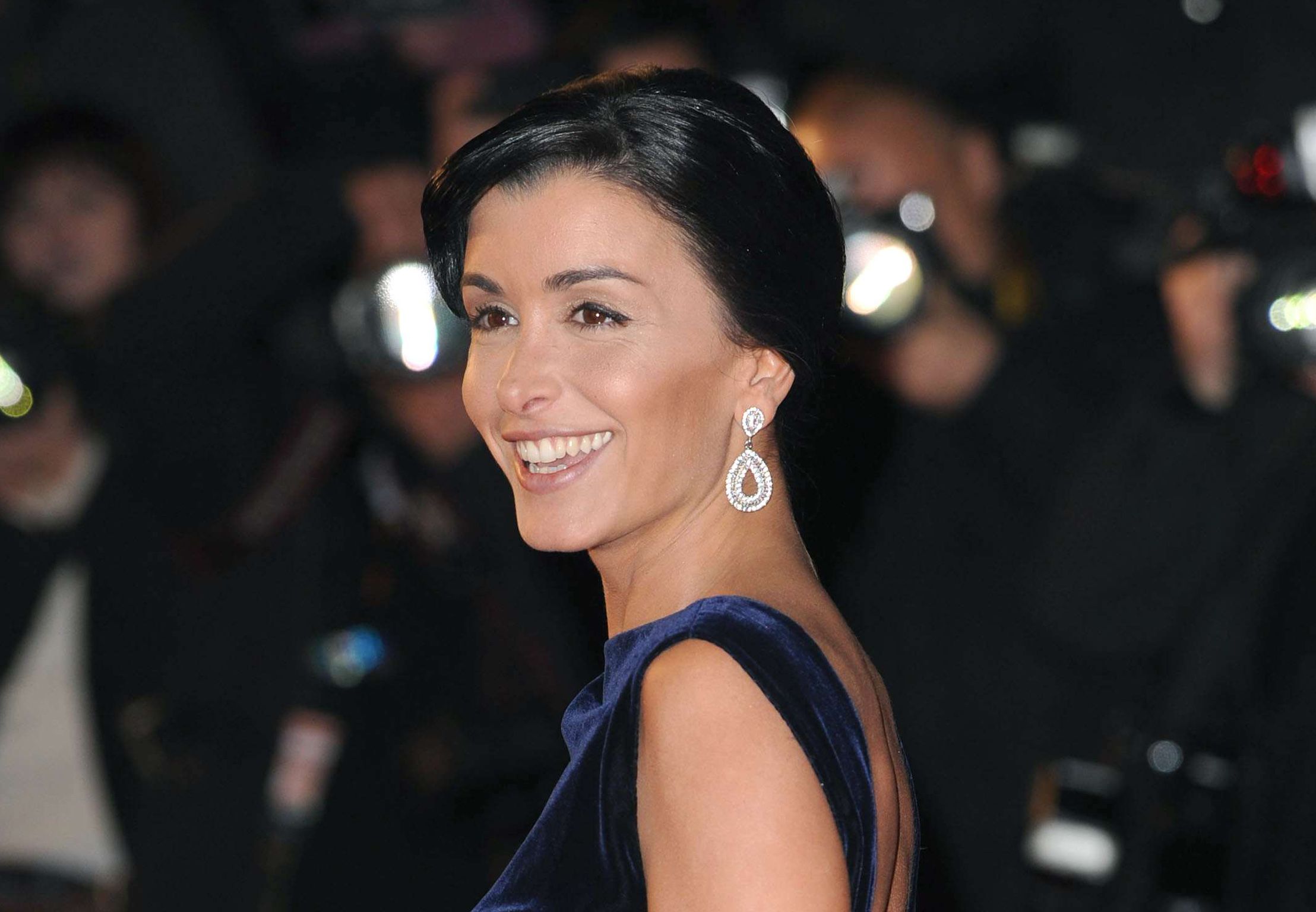 Jenifer fiancée à son compagnon ? La chanteuse arbore un gros diamant !