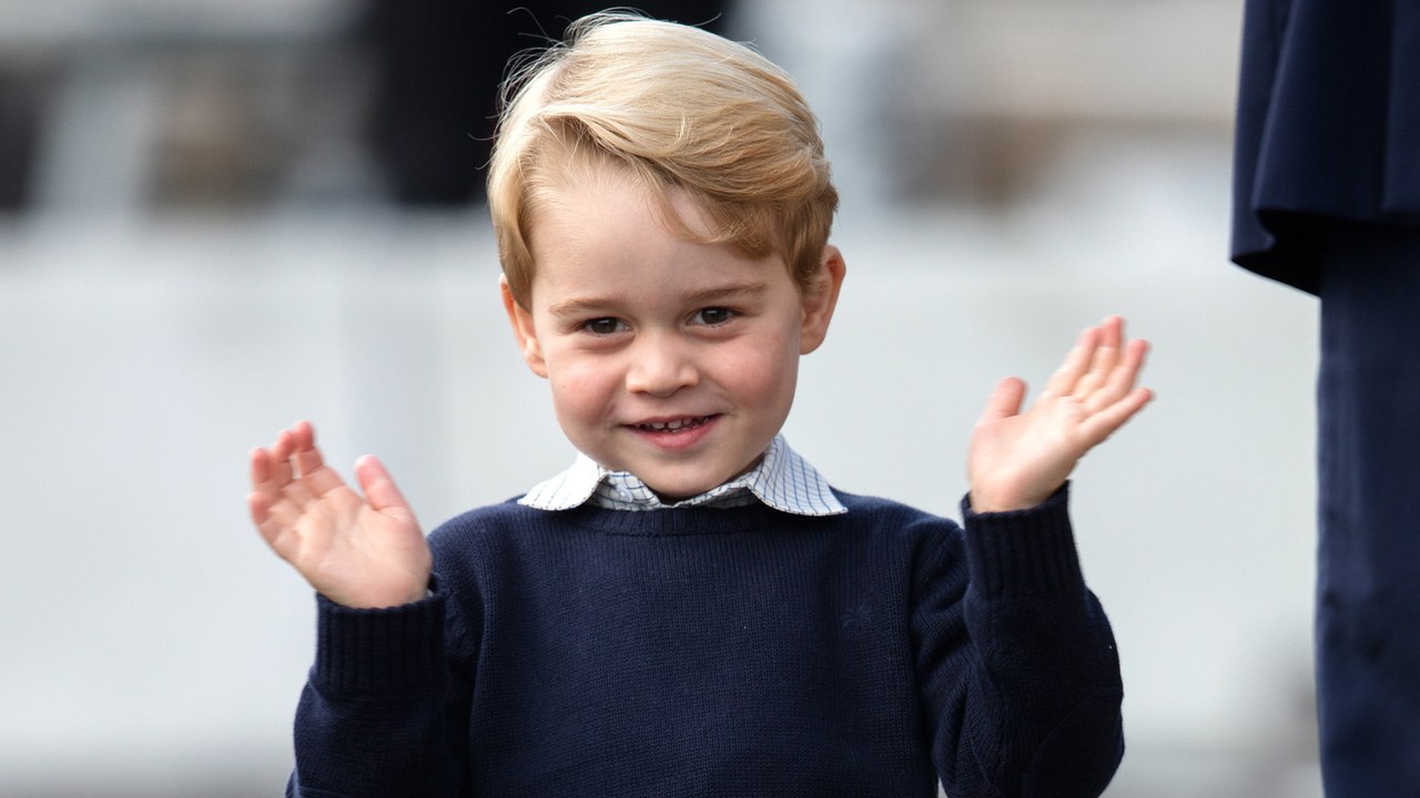So cute : Le prince George aide les livreurs de courses