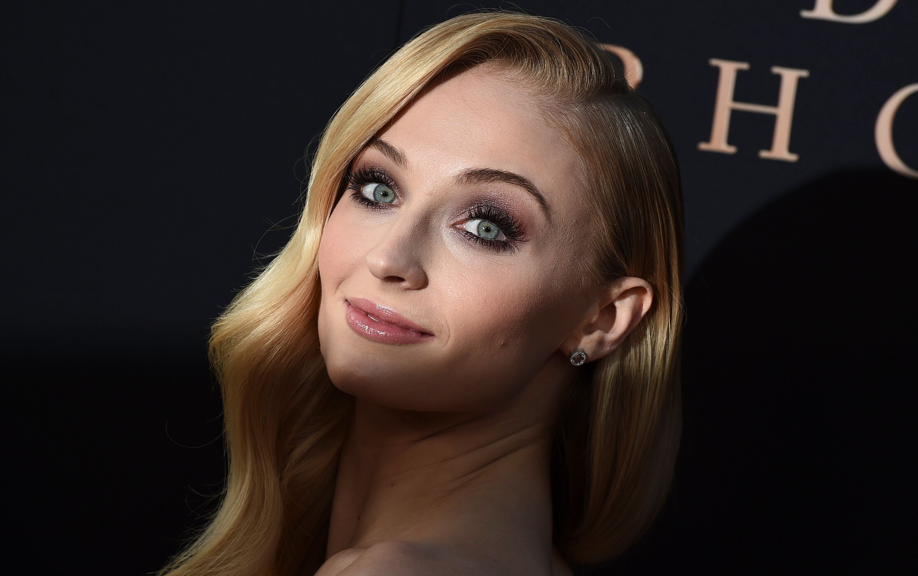 Sophie Turner admet avoir tenté sa chance avec un comédien très connu !