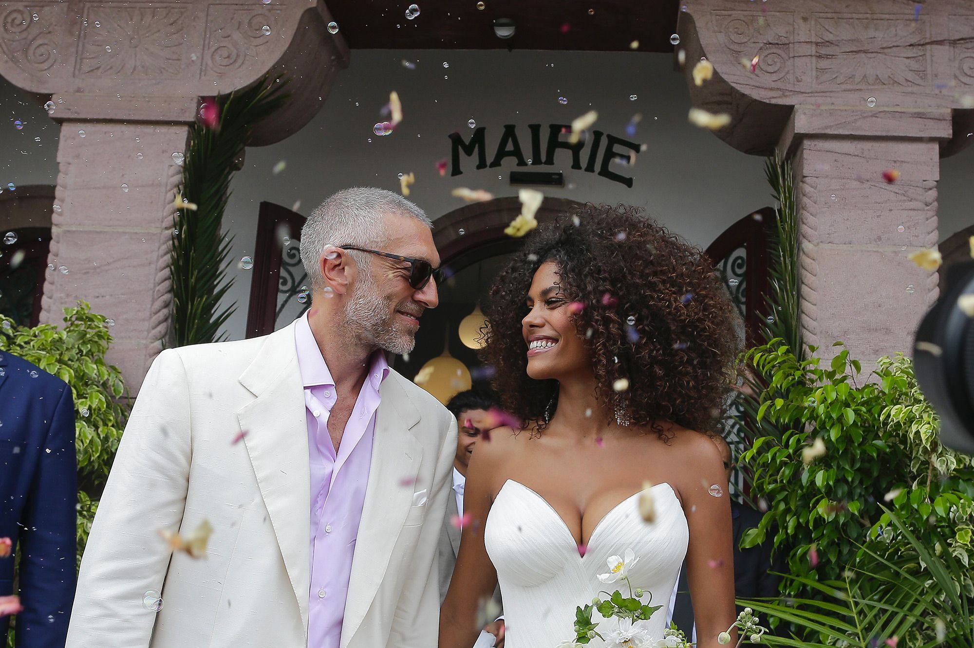 Tina Kunakey poste plusieurs clichés inédits de son mariage avec Vincent Cassel