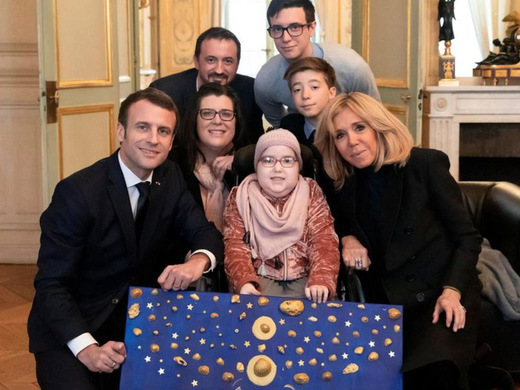 Brigitte Macron en deuil : Une jeune fan atteinte d'un cancer est décédée