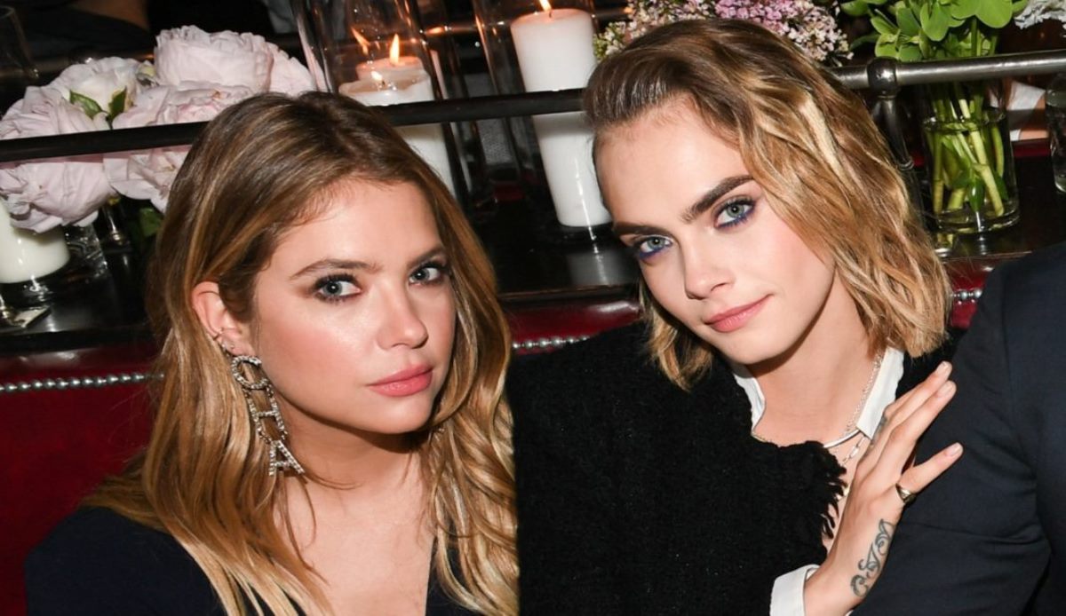 Cara Delevingne et Ashley Benson fiançées ? Elles s'affichent avec des bagues !