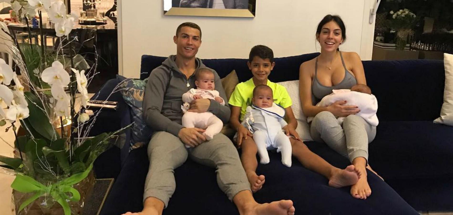 Cristiano Ronaldo dévoile une adorable photo de famille !
