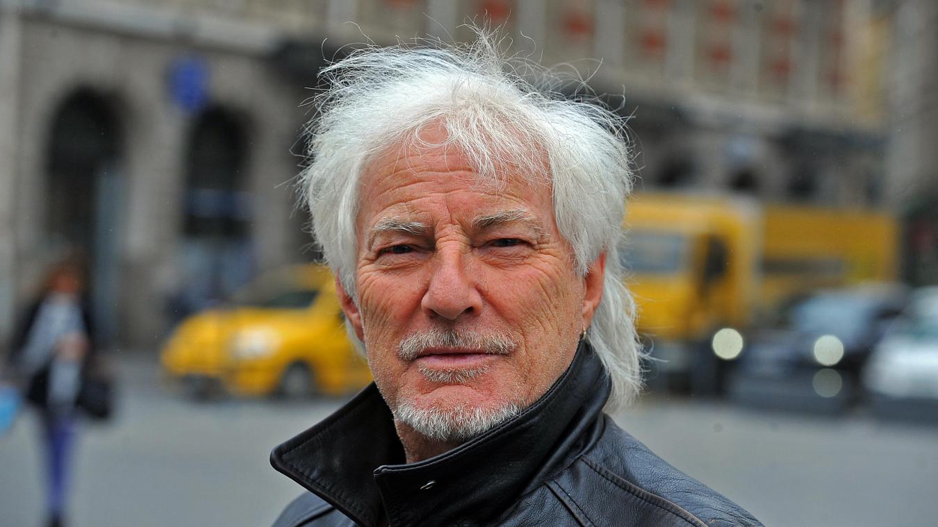 Hugues Aufray s'accorde une sortie sans sa femme...mais avec sa jeune maîtresse