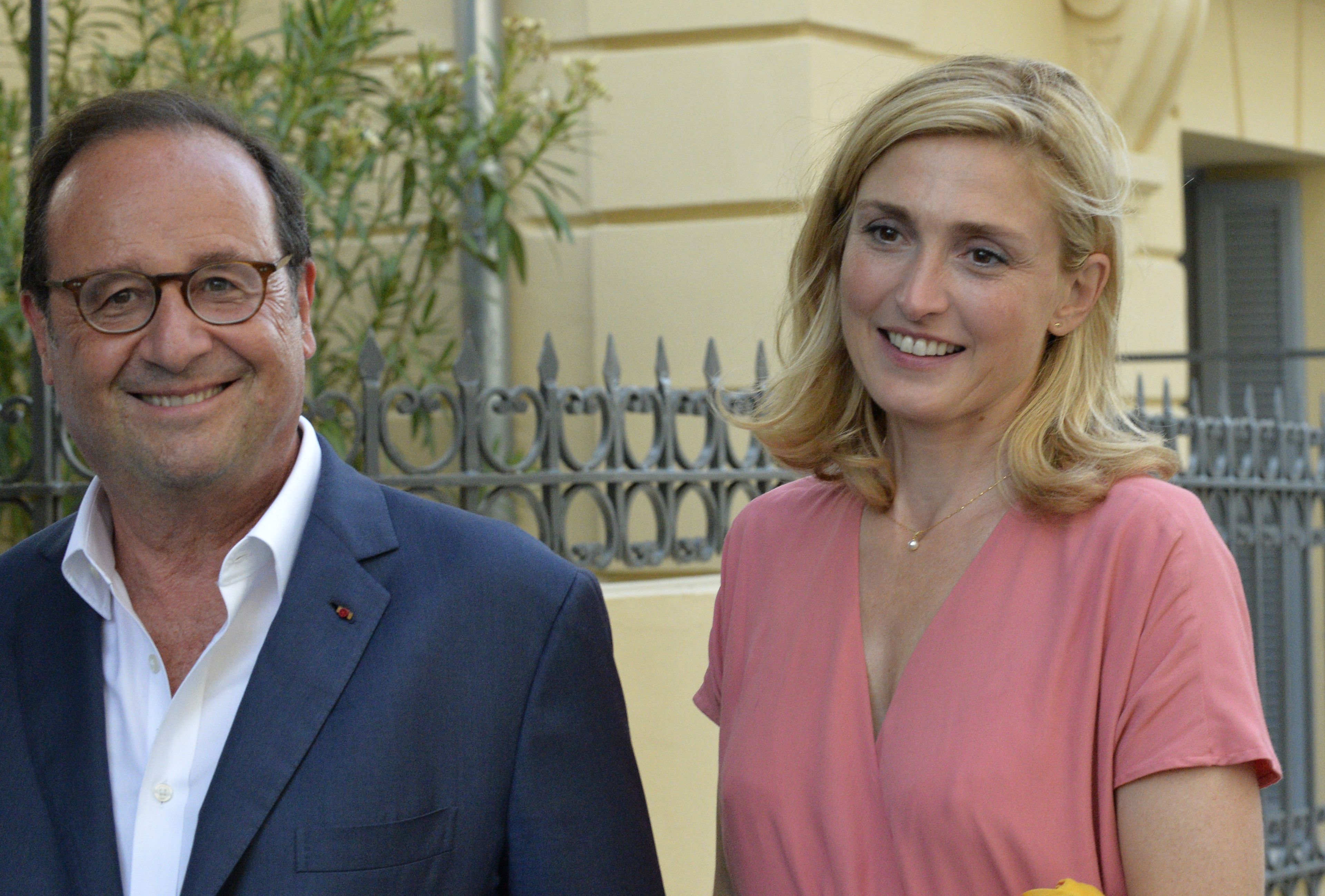 Julie Gayet et François Hollande amoureux : Ce selfie qui a surpris les internautes