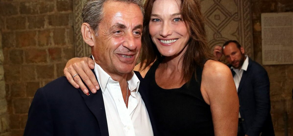Nicolas Sarkozy et Carla Bruni en Une de Paris Match : Les internautes se déchaînent pour un détail de taille