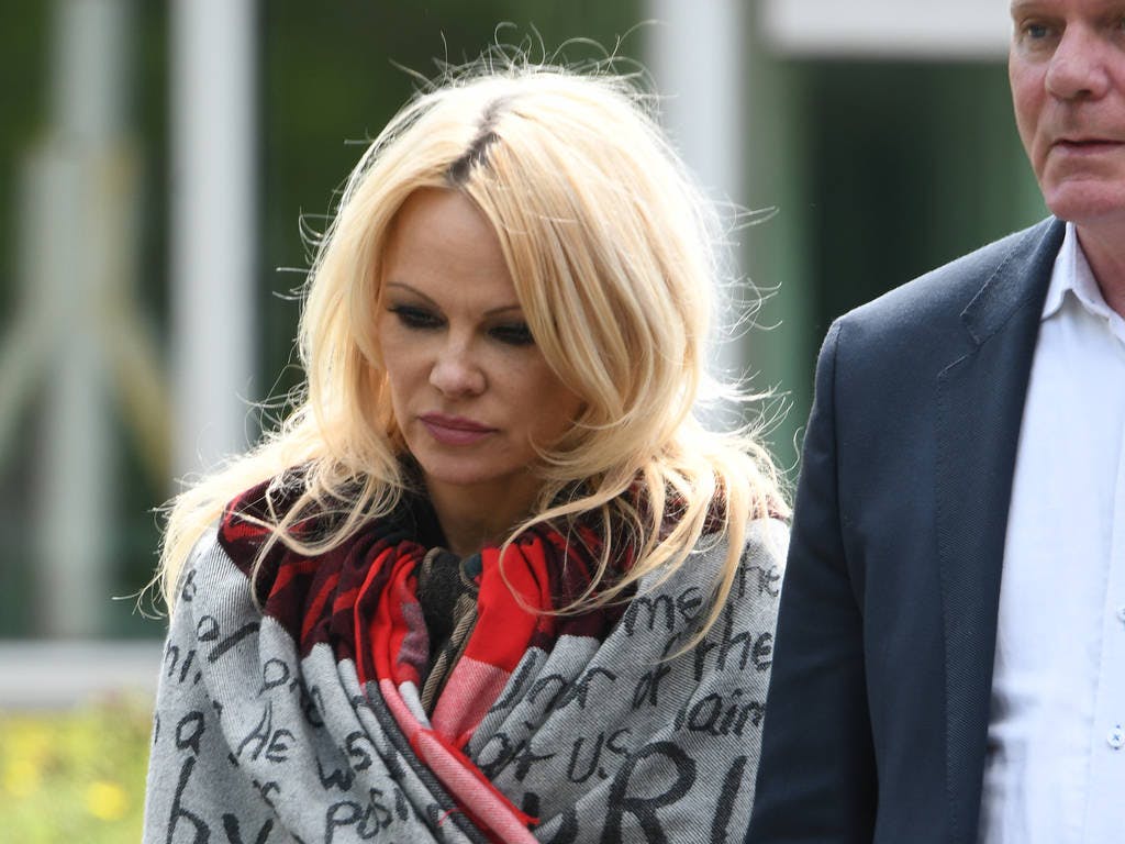 Pamela Anderson furieuse contre Adil Rami : Un autre de ses ex a subi le même sort !