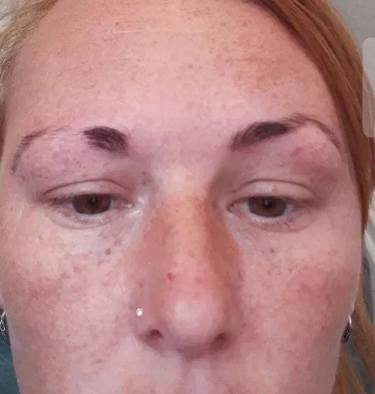 Son esthéticienne se rate, elle ressort avec les sourcils d’Angry Birds