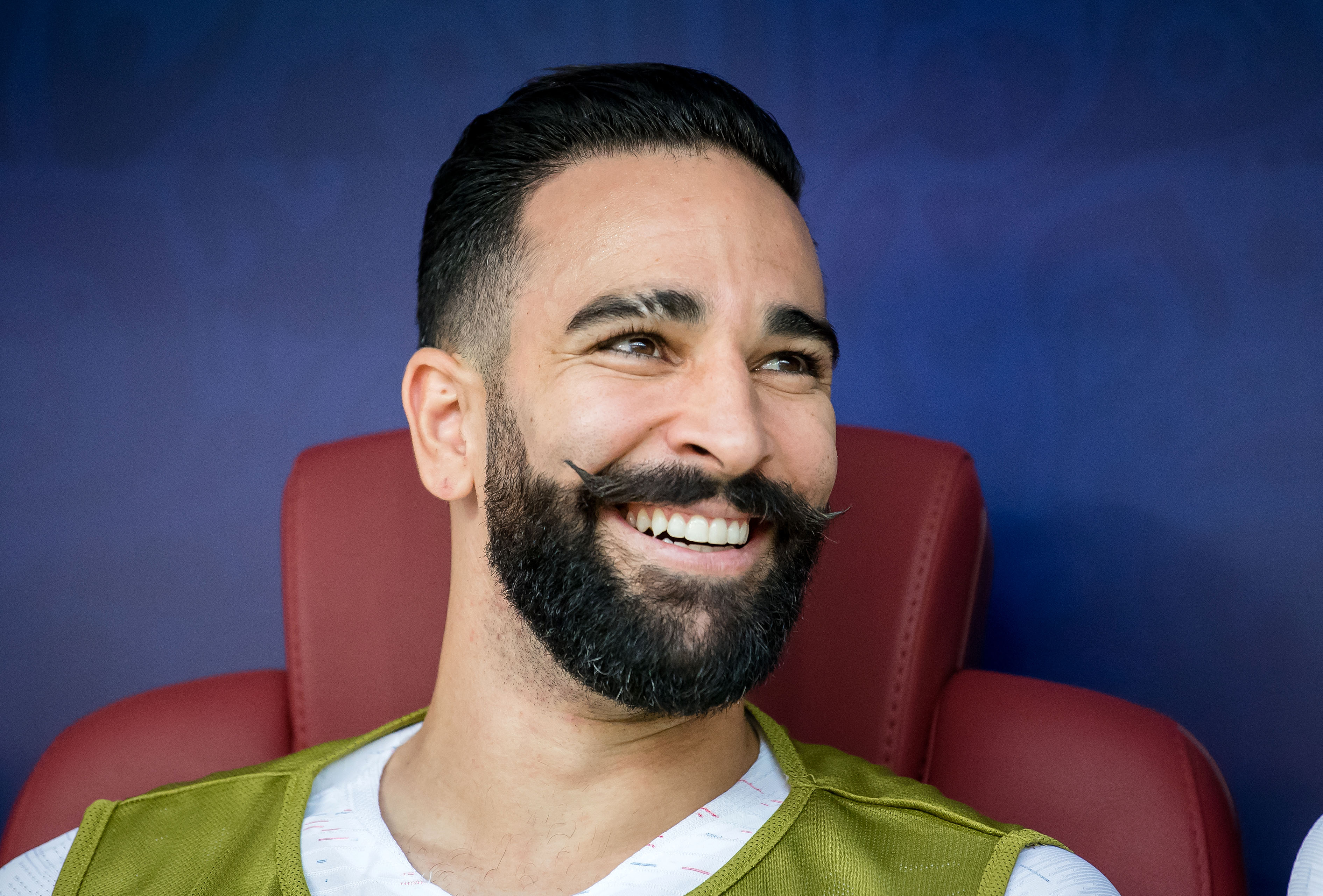 Adil Rami : A Saint-Tropez, il oublie tous ses ennuis !