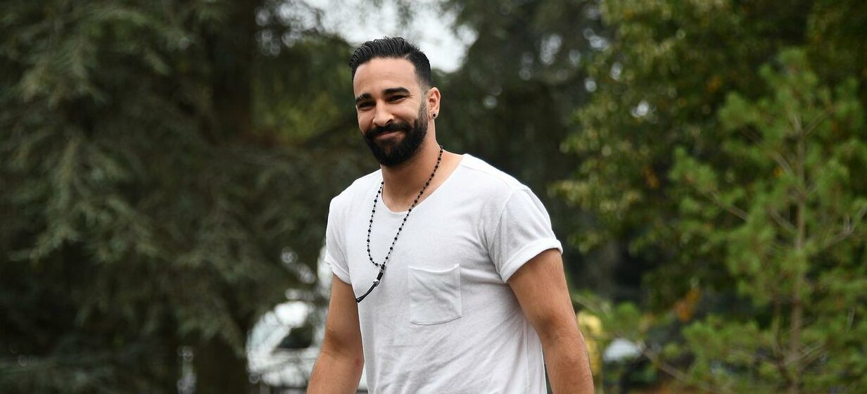 Adil Rami : Oubliée Pamela Anderson, il se console dans les bras d'une jolie brune