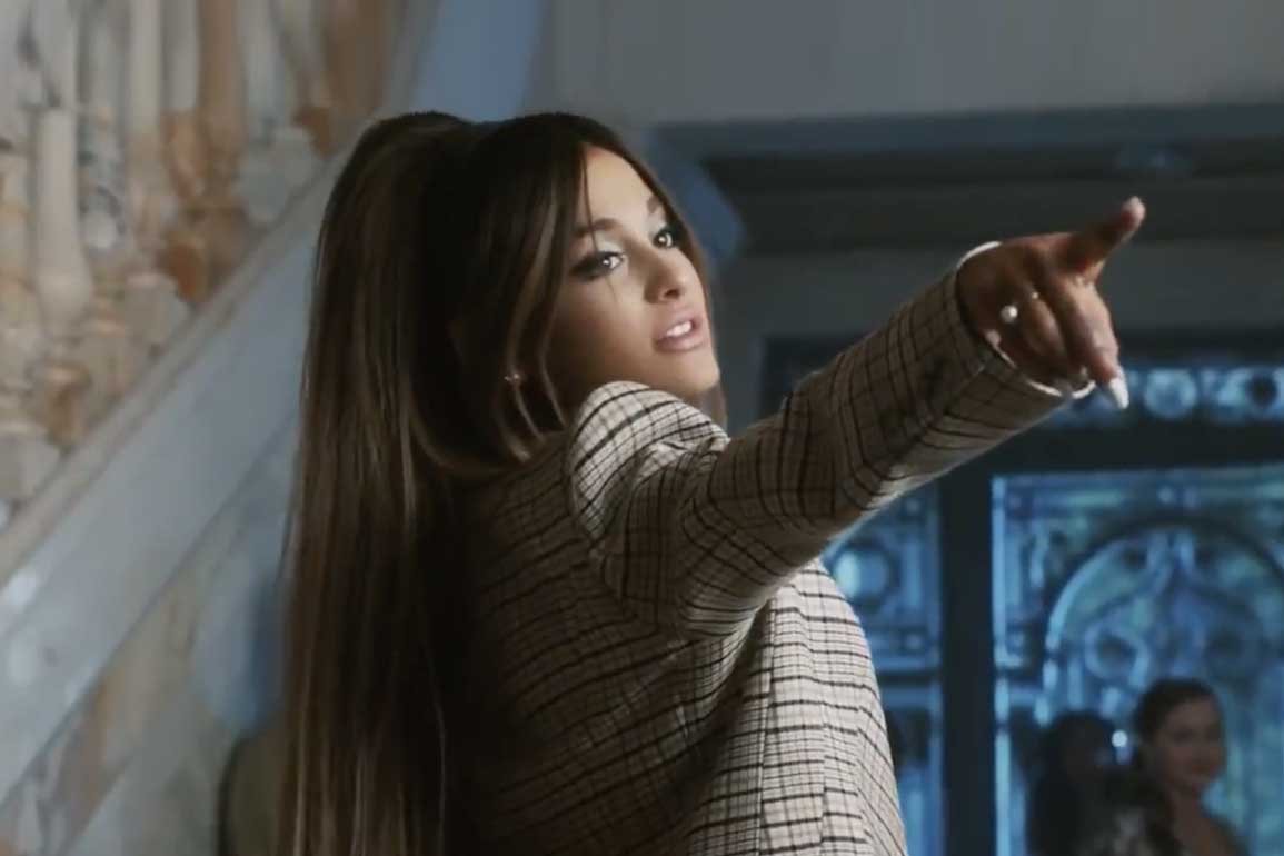 Ariana Grande : Prête à en découdre dans son nouveau clip « Boyfriend »