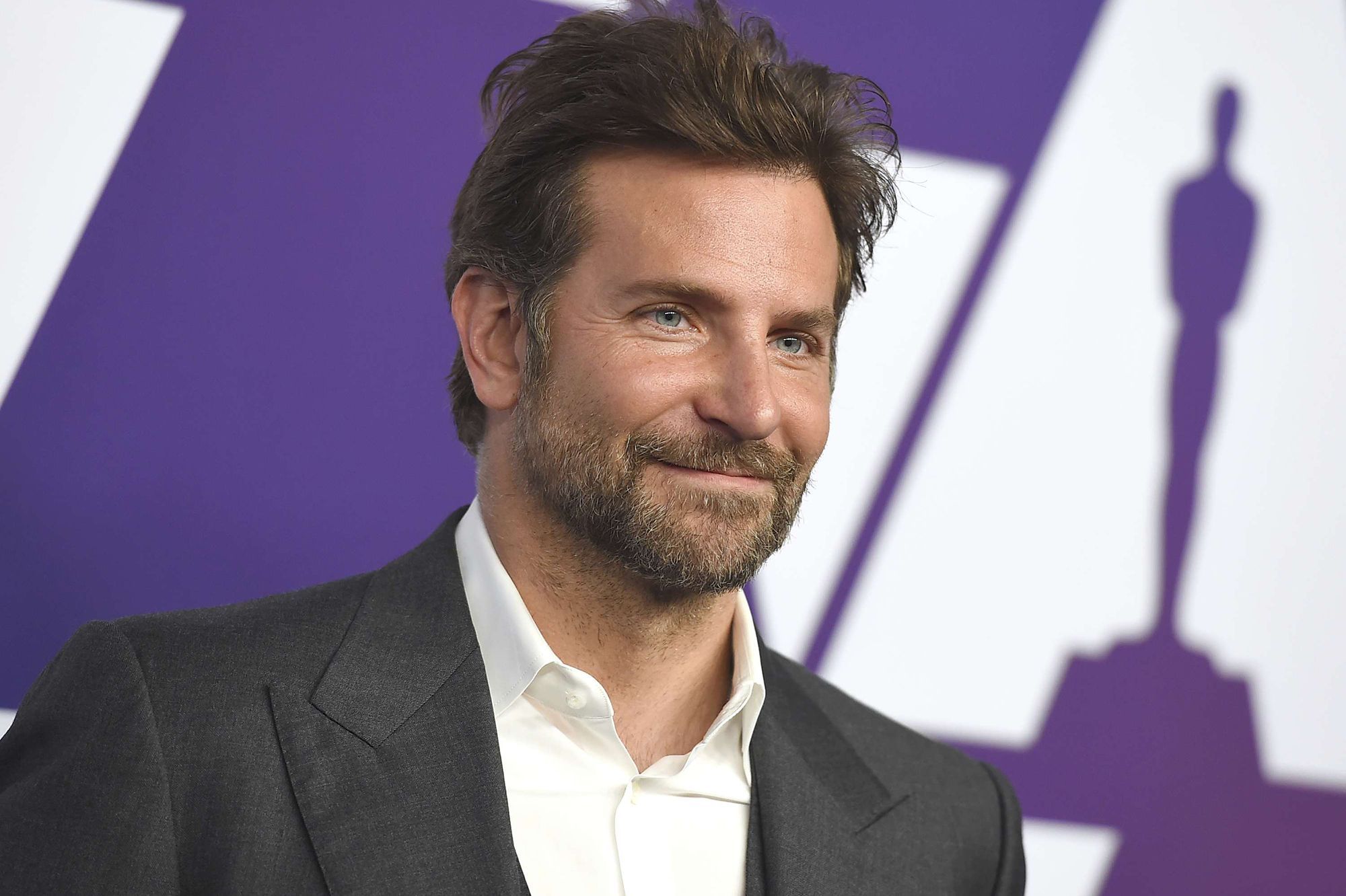 Bradley Cooper : Il a l'air ridicule avec sa crème solaire et pourtant...