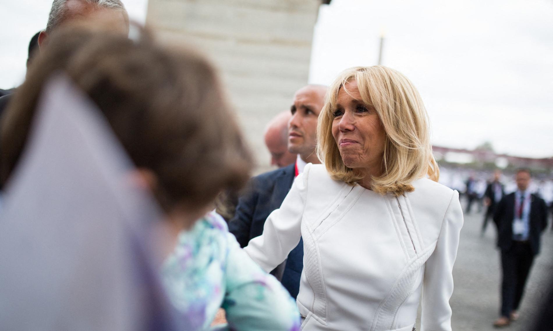 Brigitte Macron : Les raisons de son hospitalisation dévoilées ?