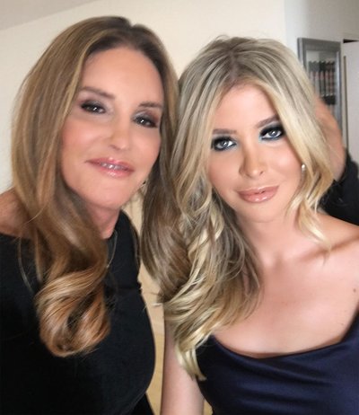 Caitlyn Jenner et Sophia Hutchins vont faire appel à une mère porteuse pour goûter aux joie de la maternité