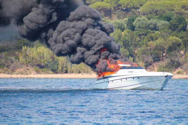 Grosse frayeur pour Maître Gims : Son bateau a pris feu en pleine mer