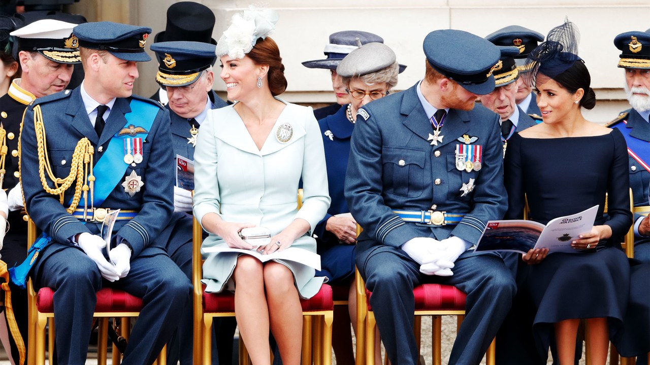 Kate et William en guerre avec Meghan et Harry ? Ils optent pour un vol économique !