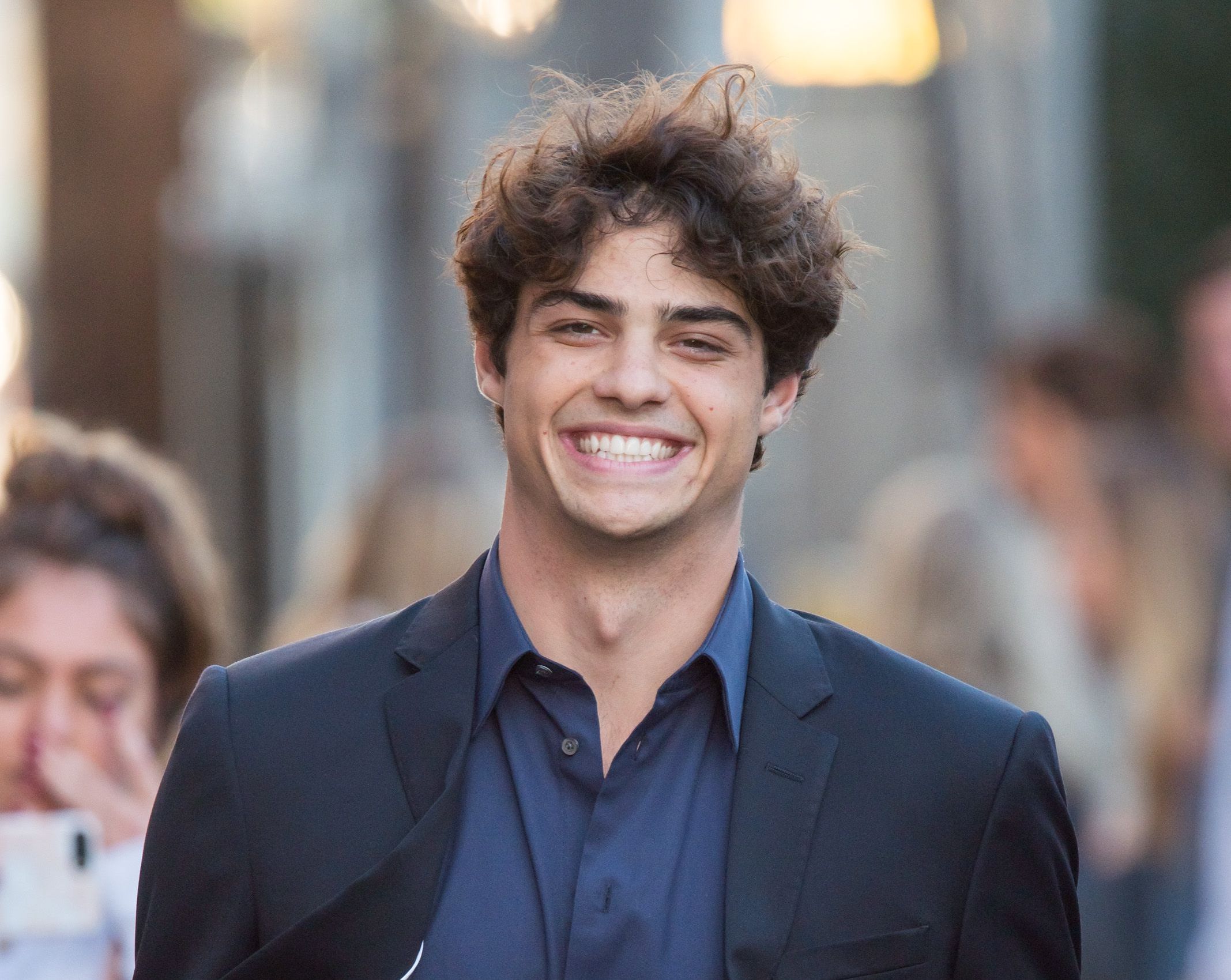 Noah Centineo taclé sur son physique : Ses fans prennent sa défense !