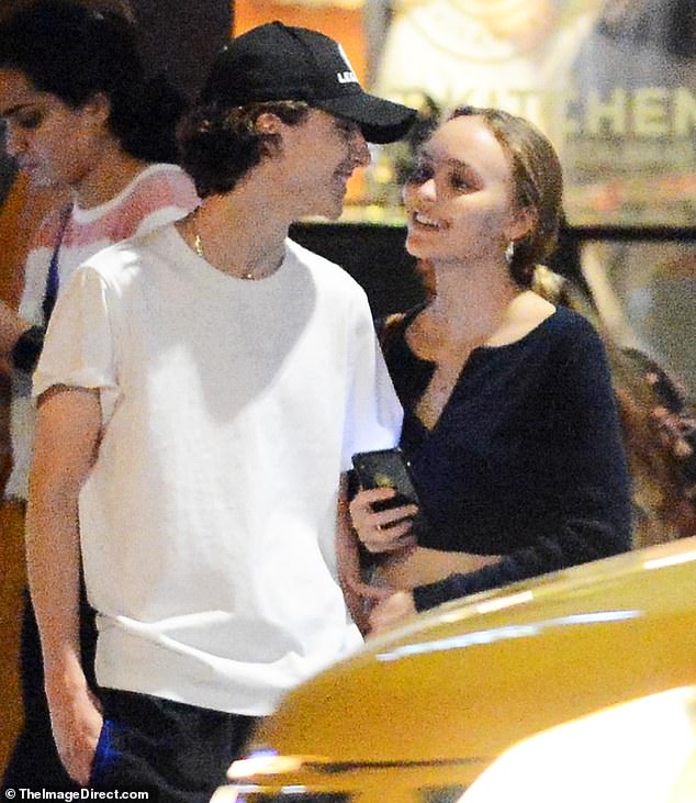 Lily-Rose Depp et Timothée Chalamet aperçus plus amoureux que jamais à New York