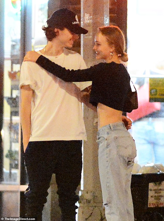 Lily-Rose Depp et Timothée Chalamet aperçus plus amoureux que jamais à New York