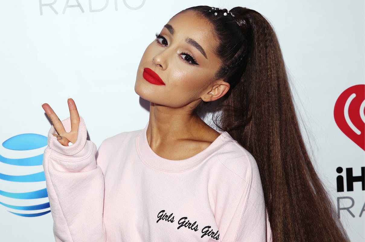 Ariana Grande accusée de chanter en playback, elle recadre un internaute !
