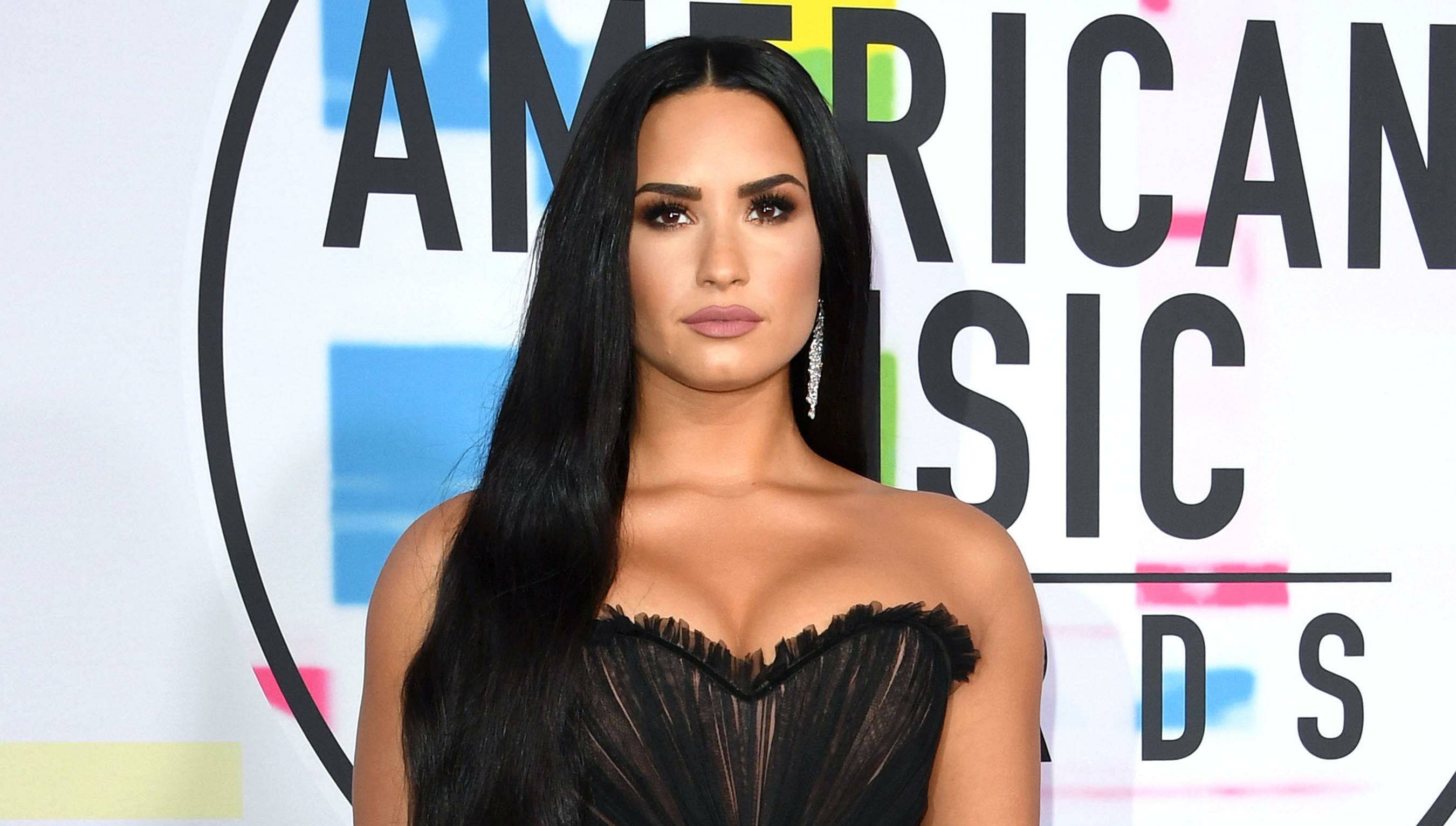 Demi Lovato dit stop à la retouche photo et affiche fièrement sa cellulite