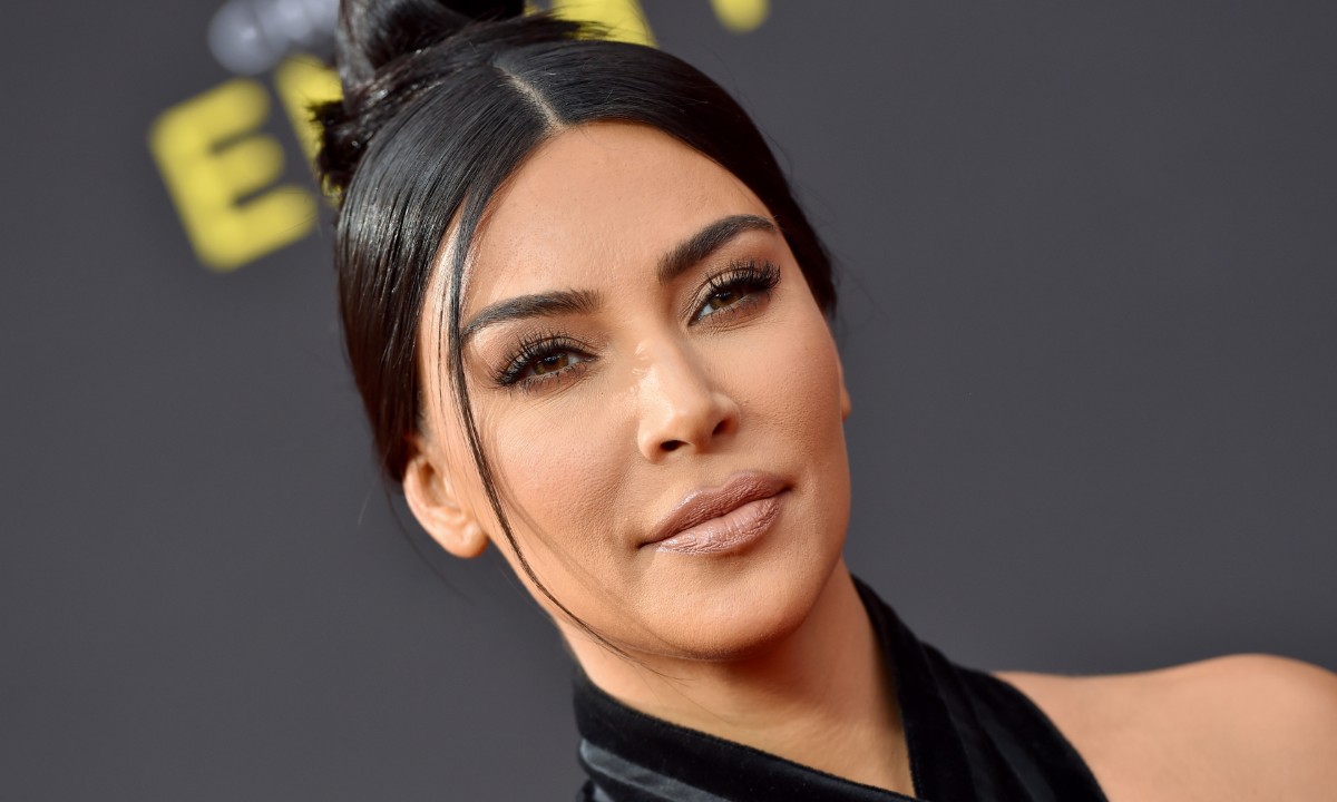 Kim Kardashian partage une photo d'elle à 18 ans : elle est méconnaissable !