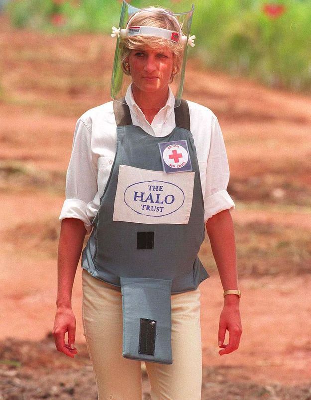 Le prince Harry sur les pas de Lady Diana : Il reproduit une célèbre photo de sa mère !