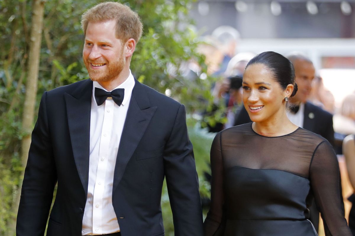 Le prince Harry et Meghan Markle : Pourquoi les photos de leur sortie avec Archie font polémique