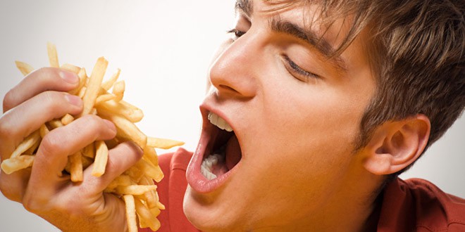 Malbouffe : Un ado devient aveugle à force de manger des frites