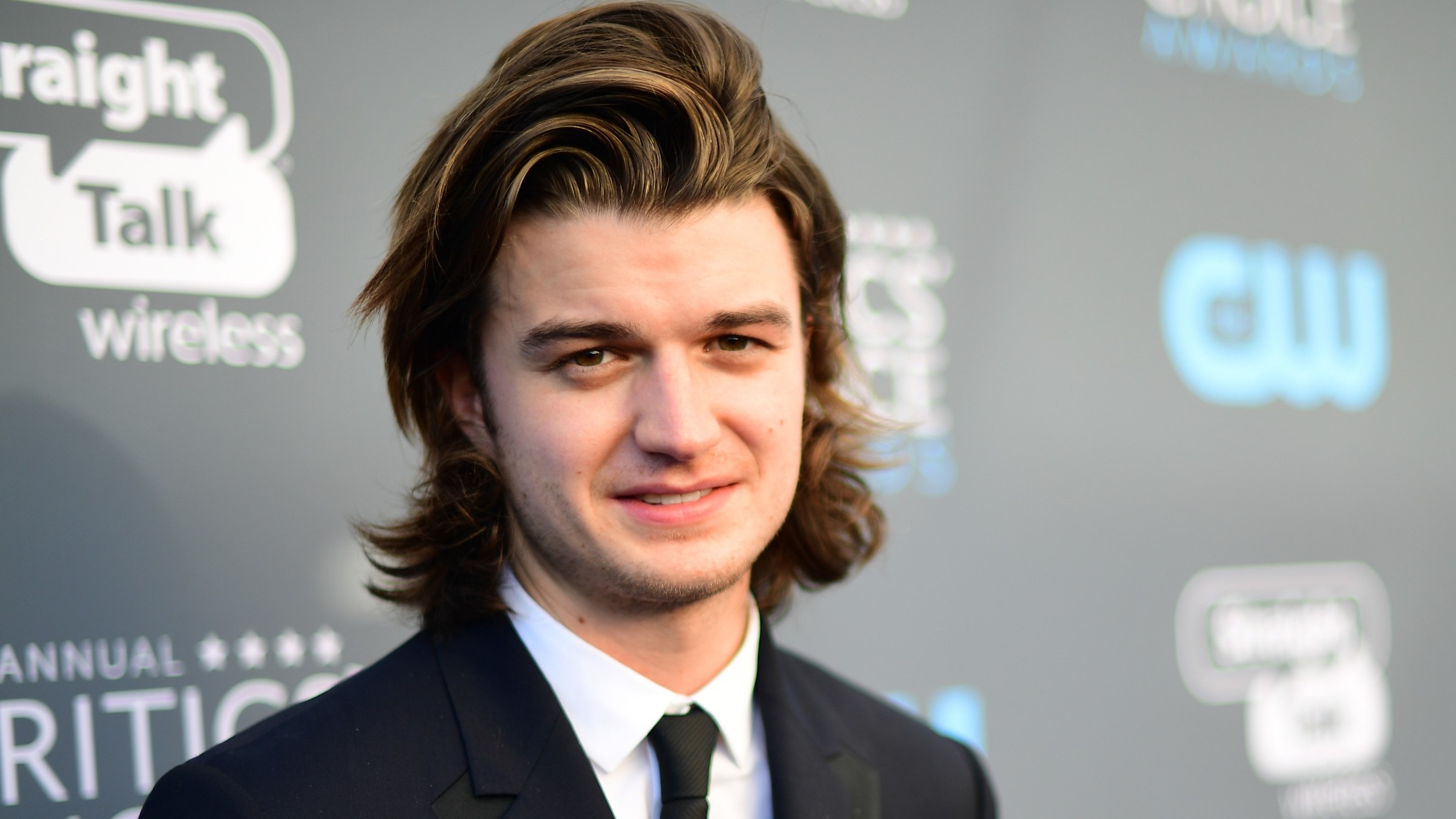 Stranger Things : Joe Keery affiche une nouvelle coupe de cheveux... et c'est une catastrophe !