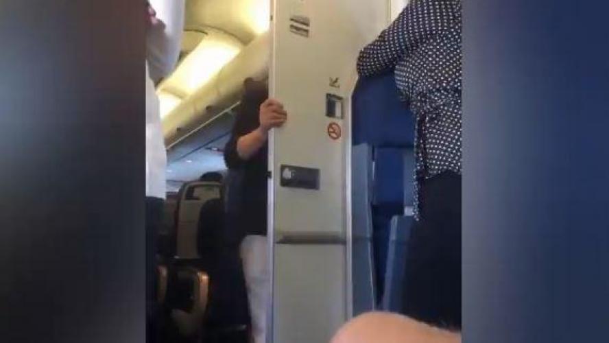 Un couple surpris en train de s’envoyer en l’air à bord d’un avion