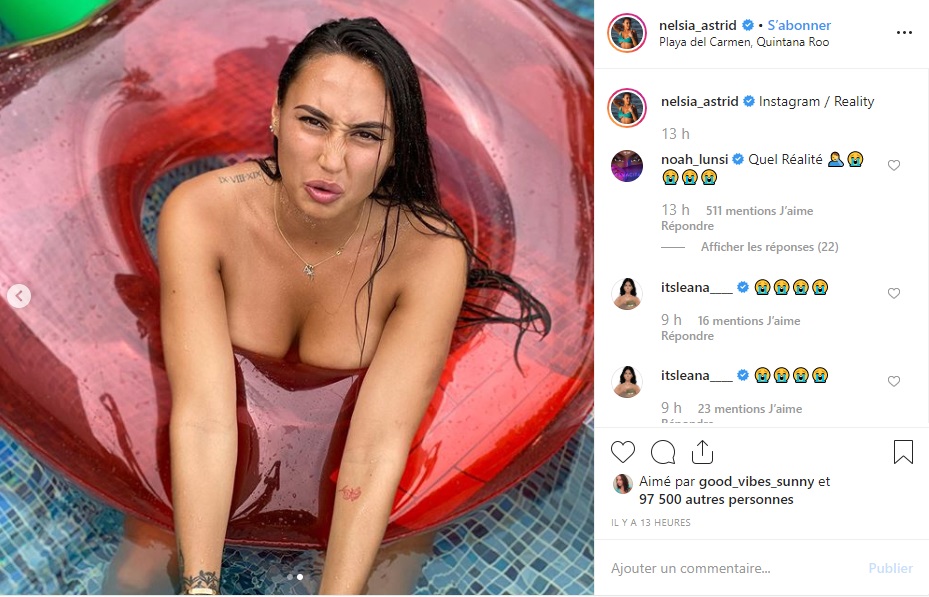 Astrid Nelsia plus sexy que jamais prend la pose topless