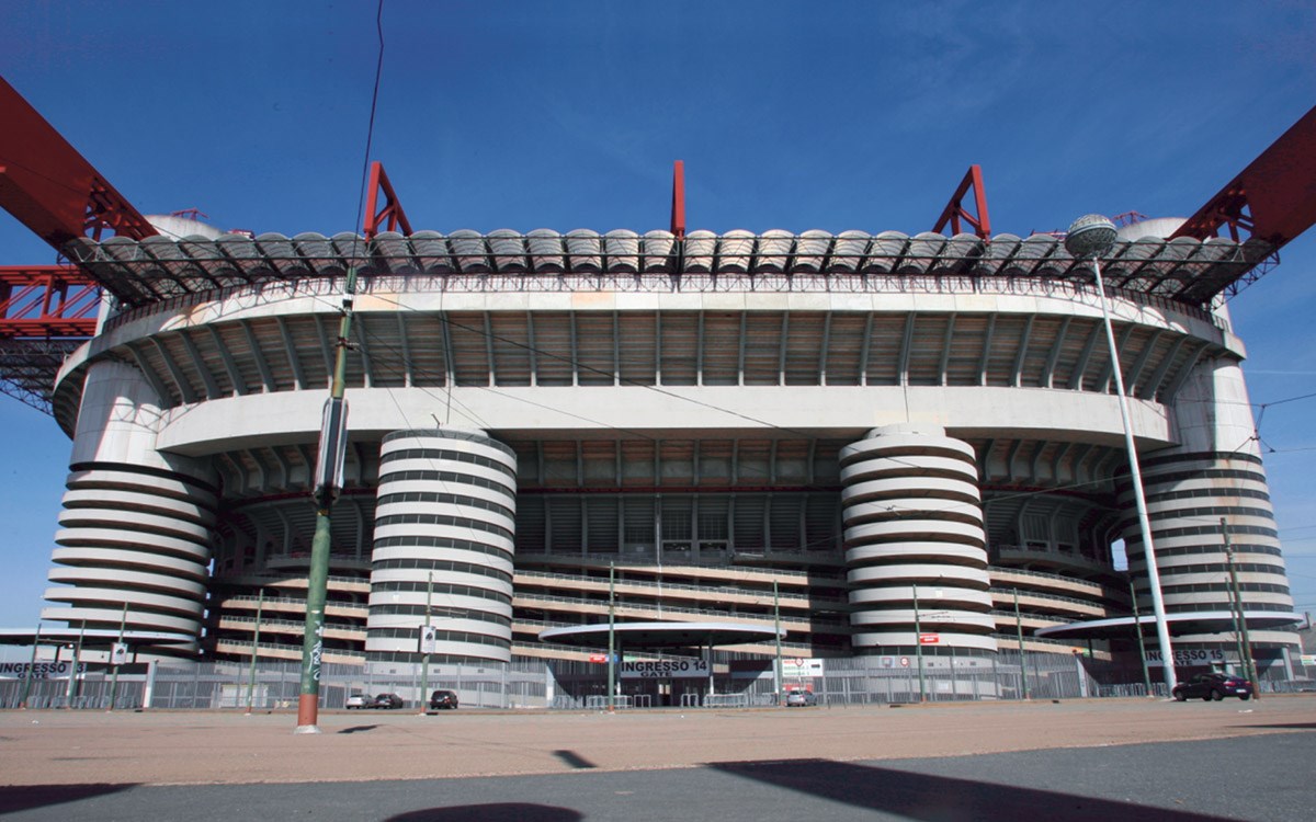 Cette rampe d’accès dans le stade San Siro donne mal à la tête