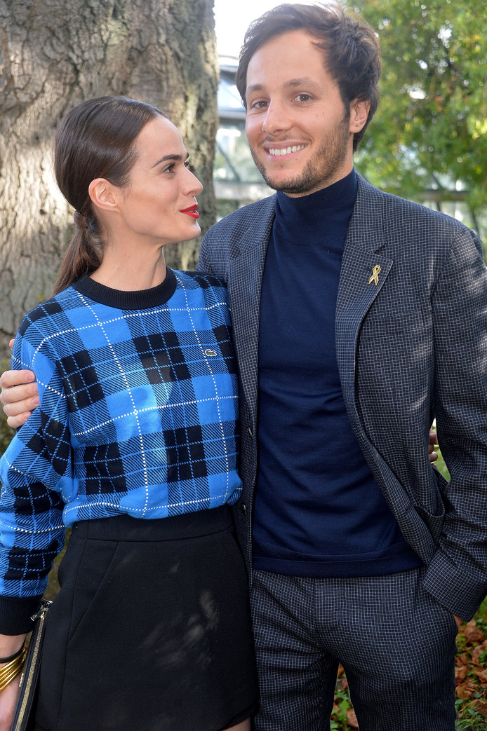 Vianney aux côtés de sa compagne à la Fashion Week de Paris