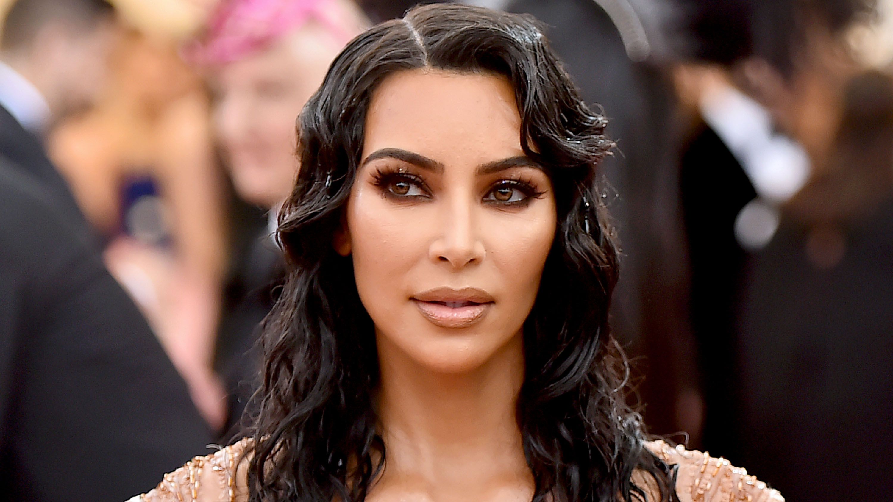 Kim Kardashian rend un hommage poignant à son père