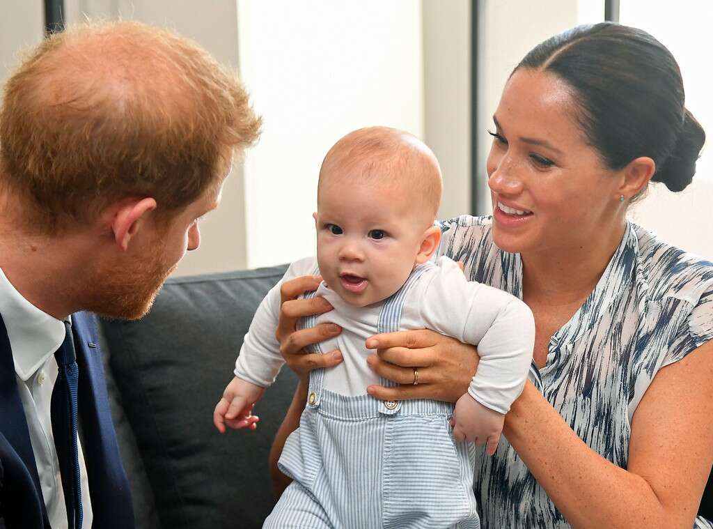 Le petit Archie est-il aussi roux que son père, le Prince Harry ? On a la réponse !