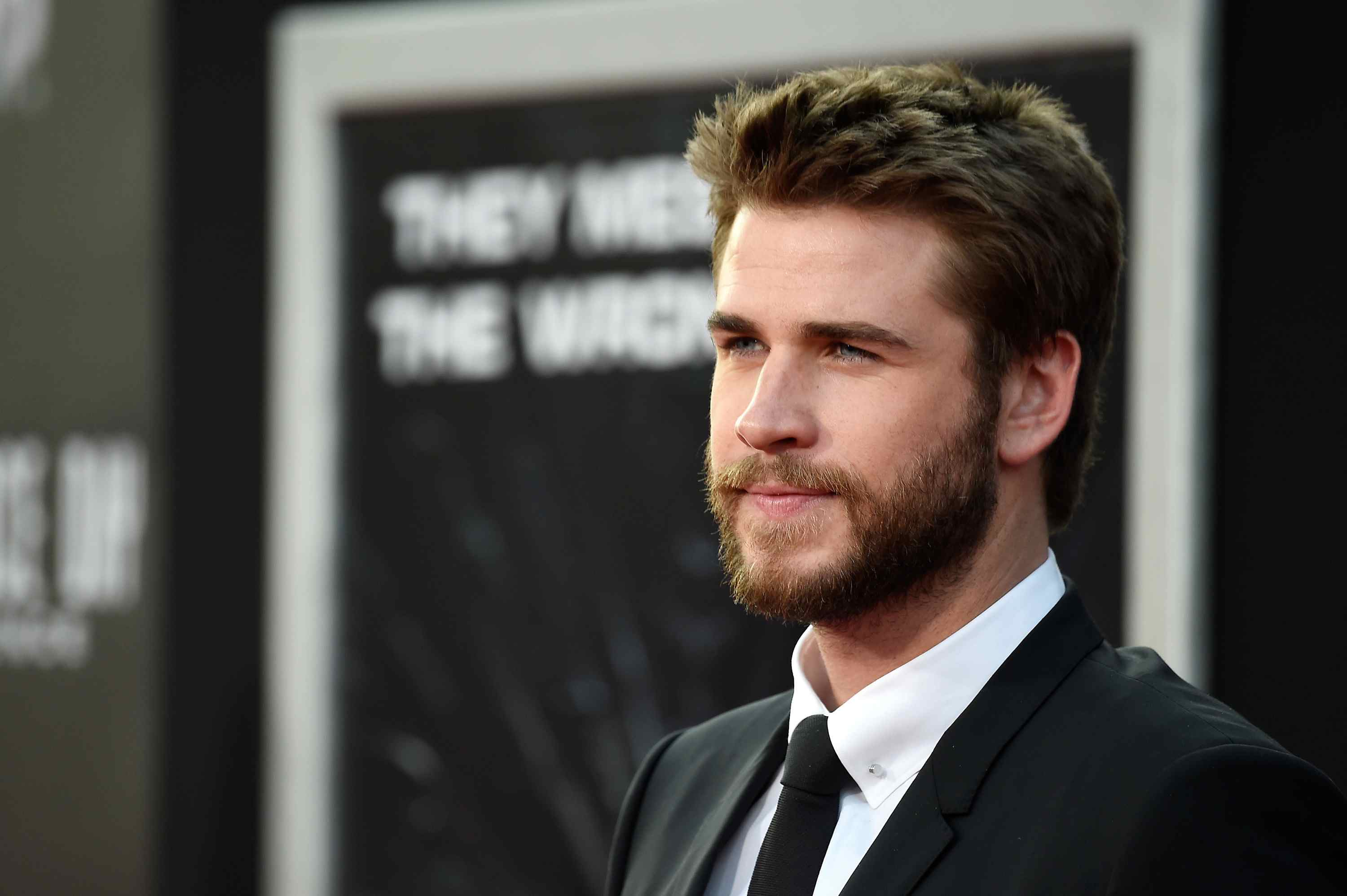 Liam Hemsworth photographié main dans la main avec une mystérieuse jeune femme !