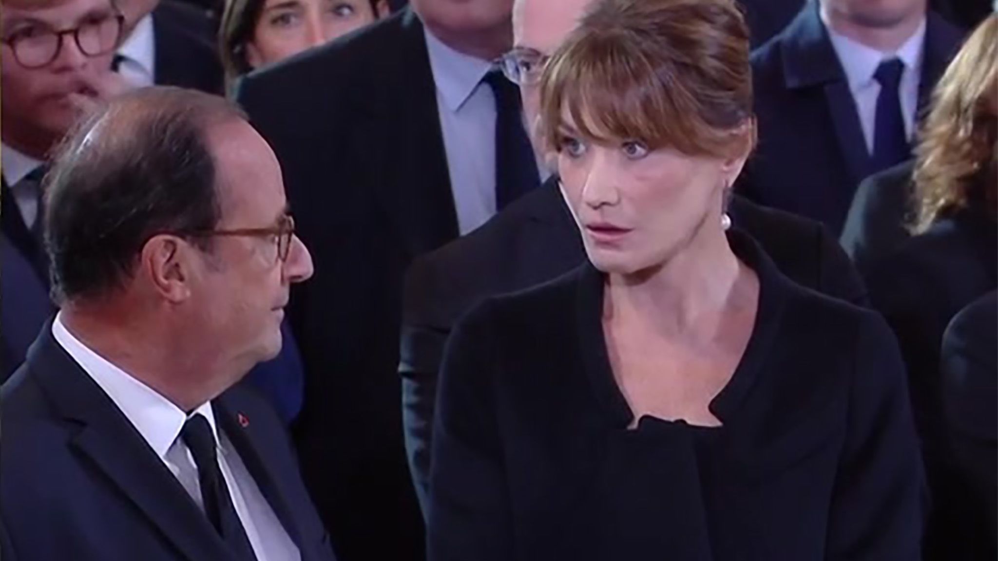 Obsèques de Jacques Chirac - Carla Bruni choquée : Voici ce que lui a dit François Hollande