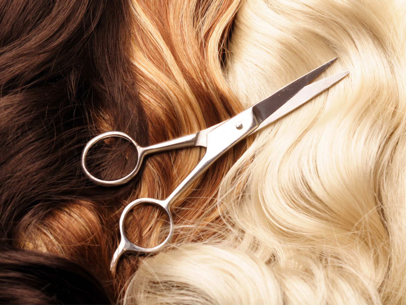 Relooking : Une femme s'évanouit lorsque son coiffeur lui coupe 30 cm de cheveux  !