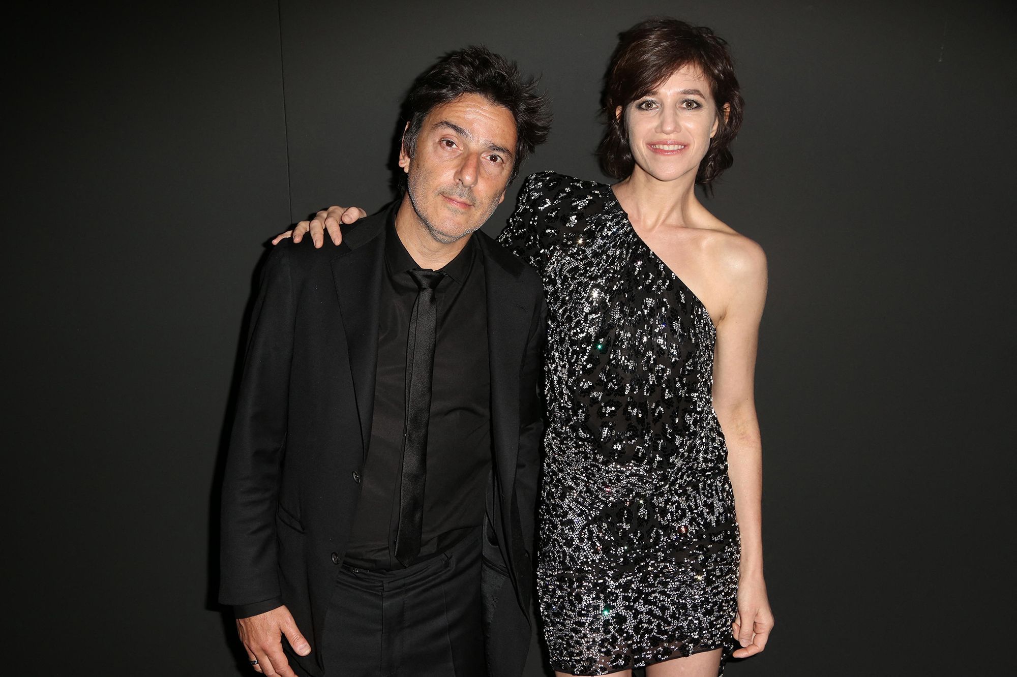 Yvan Attal revient sur sa demande en mariage insolite à Charlotte Gainsbourg