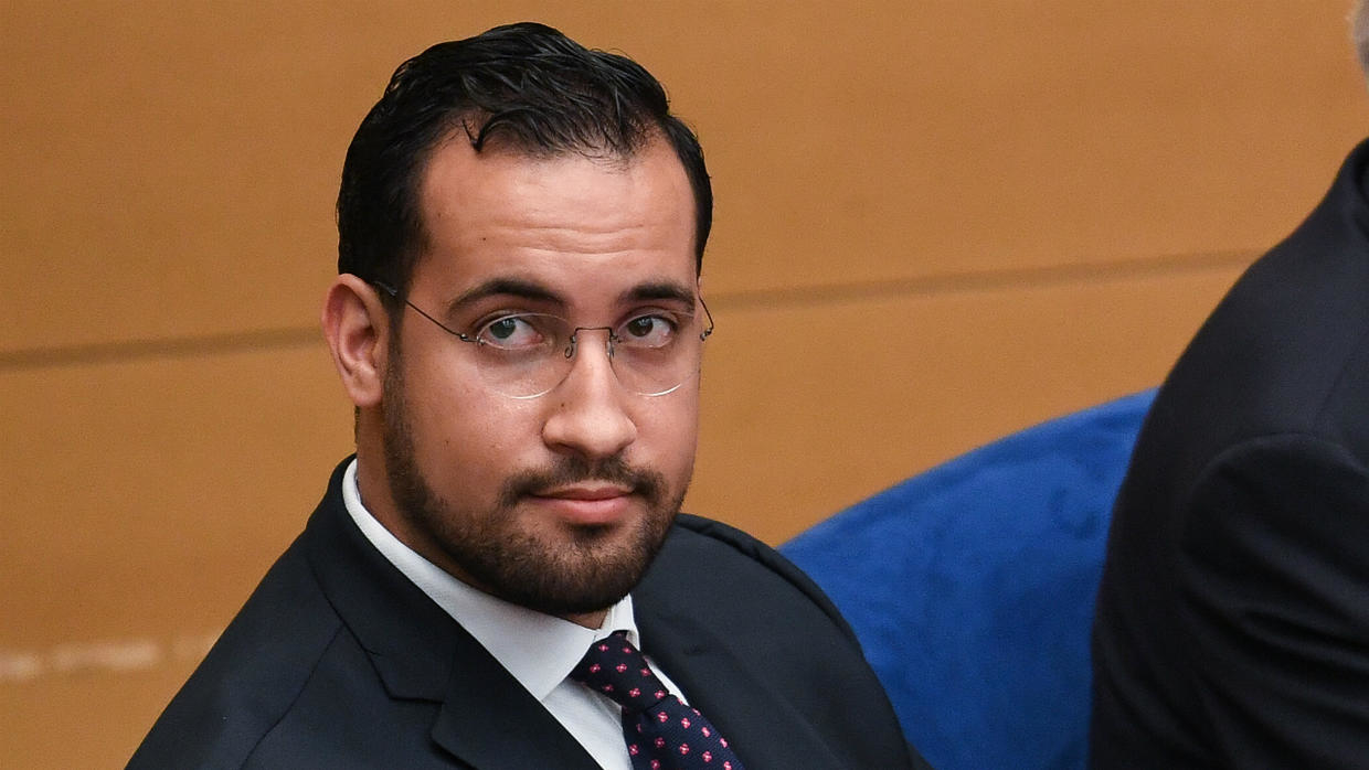 Alexandre Benalla pris à partie : « Casse-toi de mon bar, casse-toi de ma ville, Benalla ! »