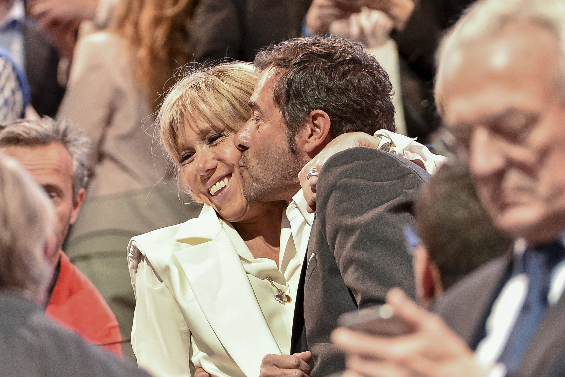 Bernard Montiel est-il le conseiller politique d'Emmanuel et Brigitte Macron ? Il répond !