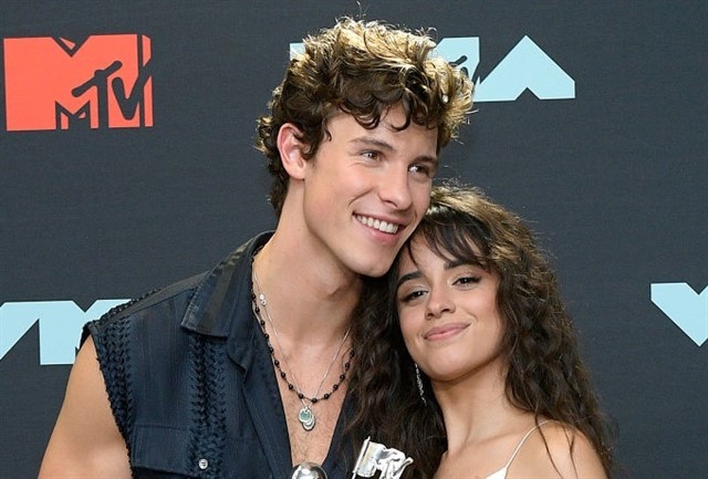 Camila Cabello révèle quand exactement elle est tombée sous le charme de Shawn Mendes