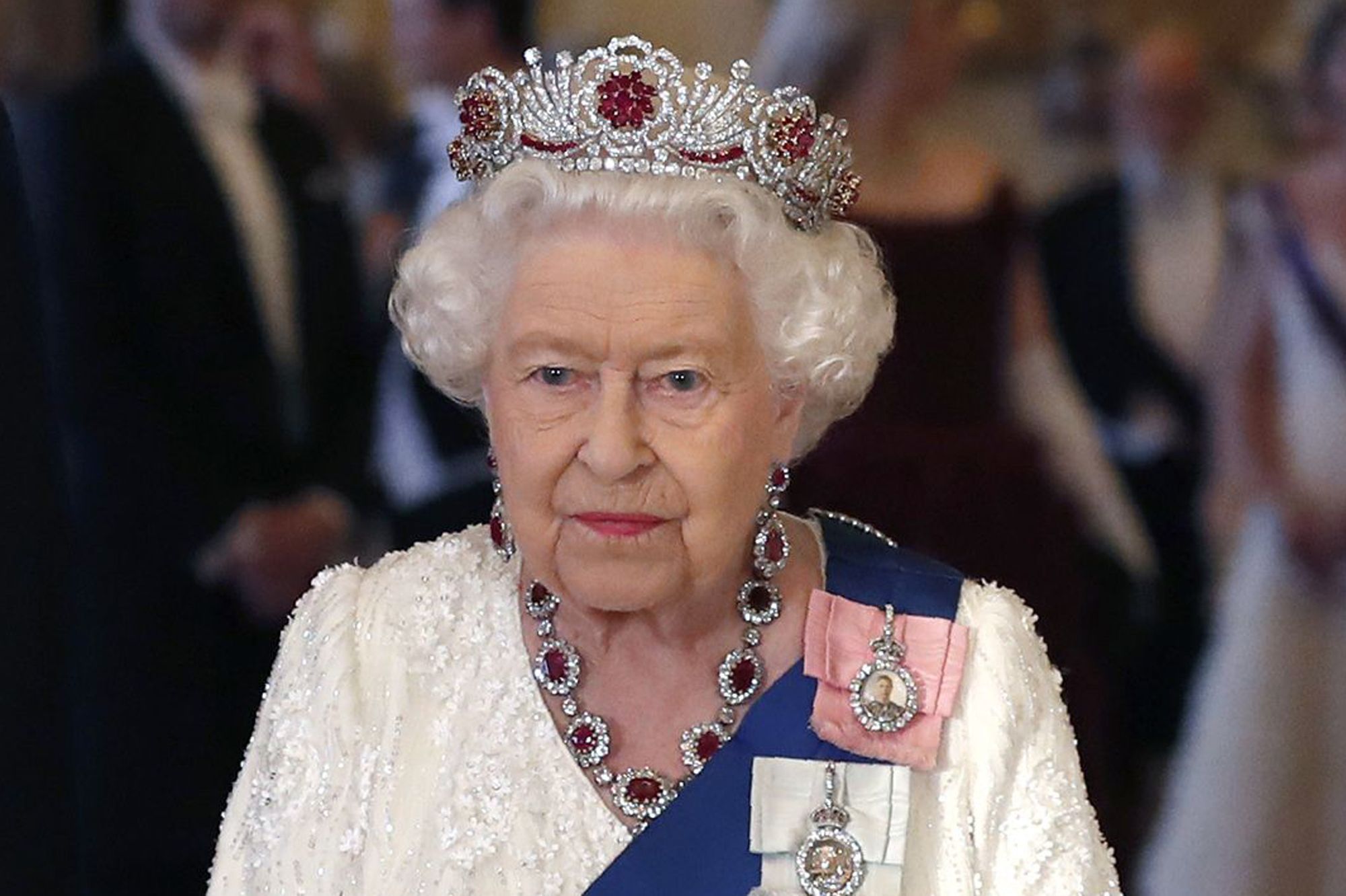 Elizabeth II apporte son soutien au prince Harry et Meghan Markle