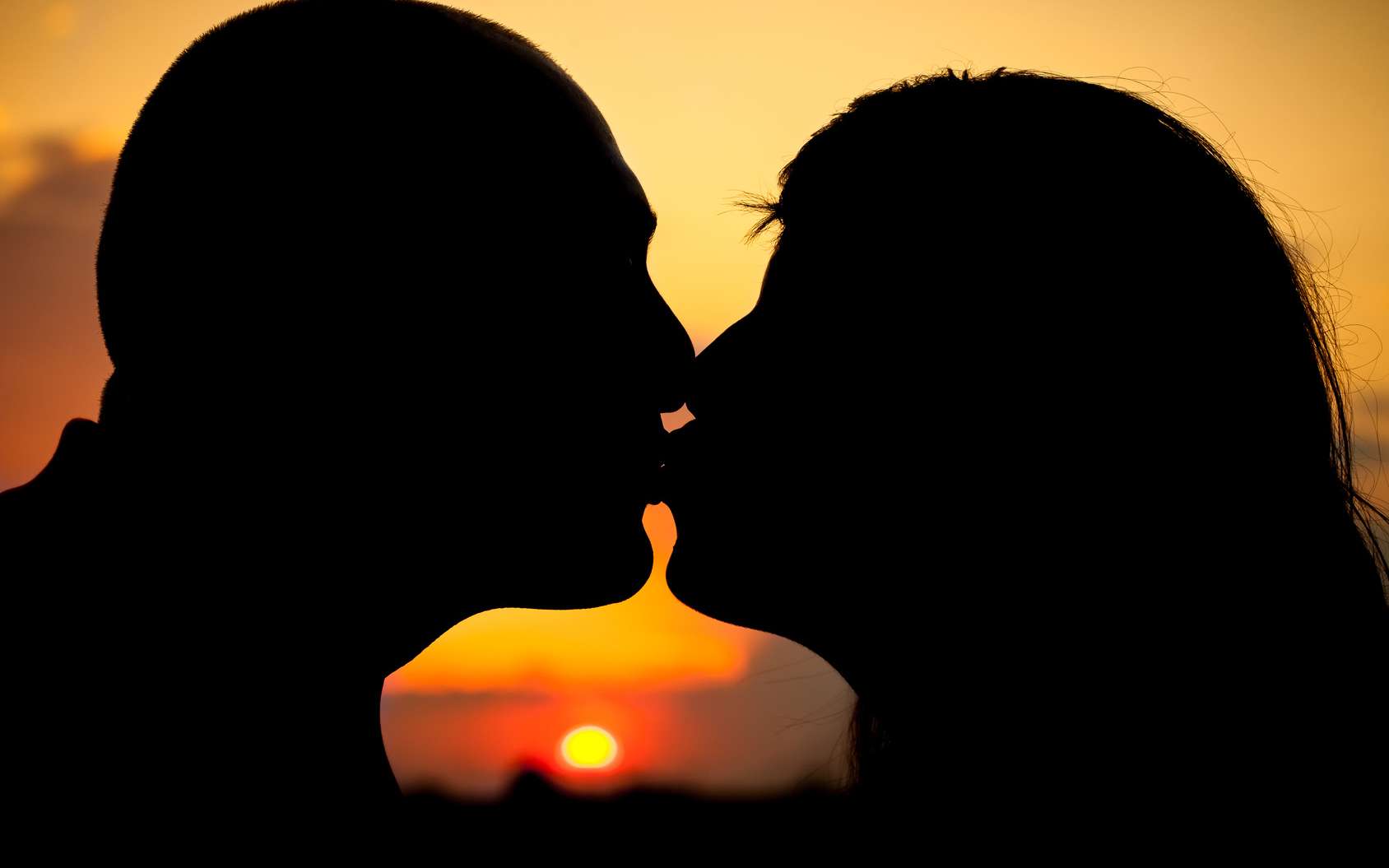 Etats-Unis : elle veut retrouver l'homme qu'elle a embrassé pendant ses vacances !