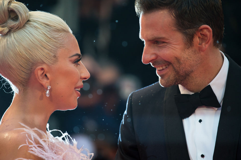 Lady Gaga est-elle en couple avec Bradley Cooper ? On a la réponse !