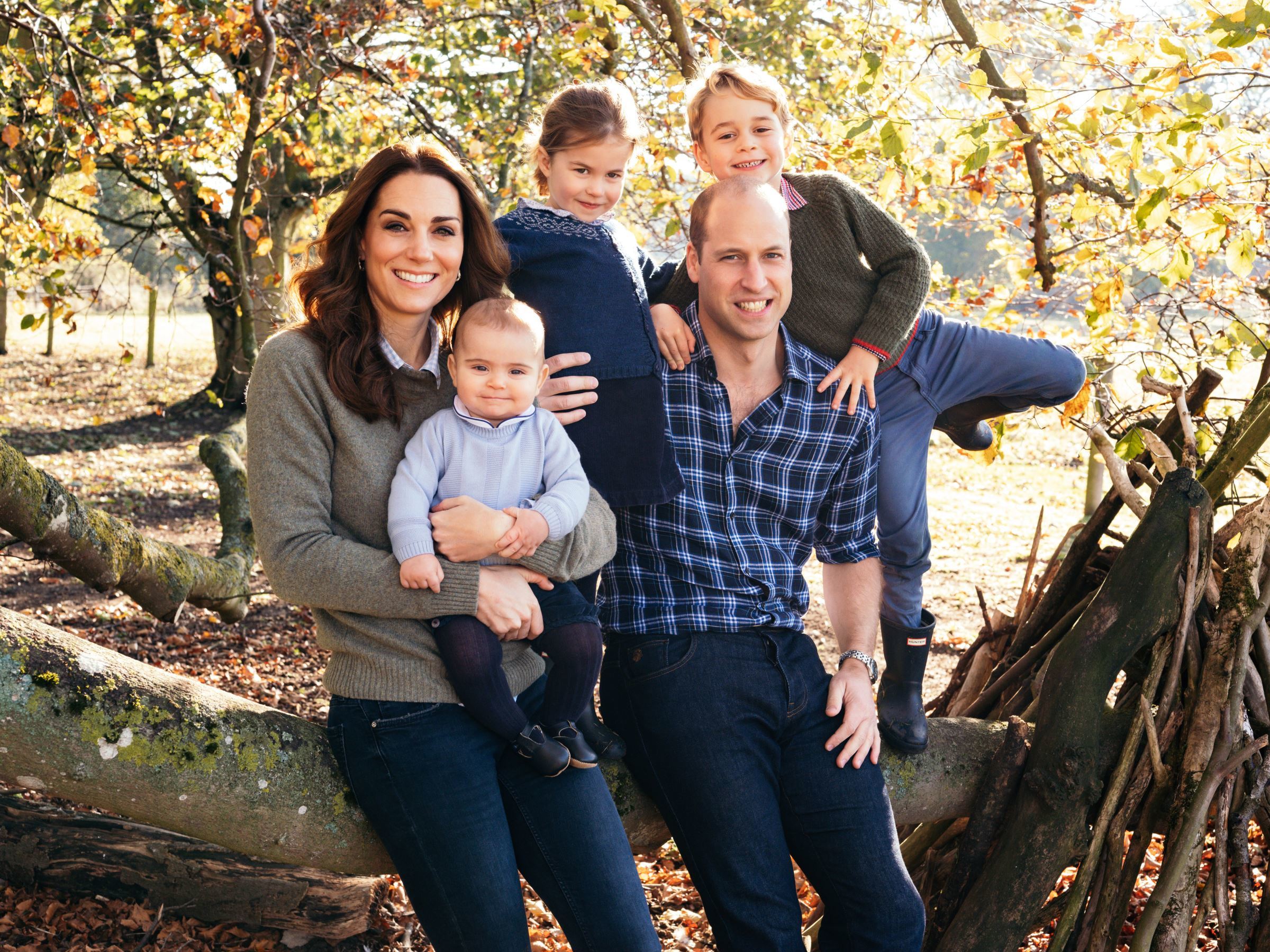 On sait à quoi ressembleront les Princes George et Louis, la princesse Charlotte et bébé Archie à l'âge adulte