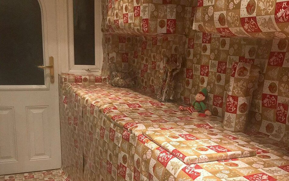 Blague de Noël : Il recouvre sa cuisine de papier cadeau, sa femme pique une crise