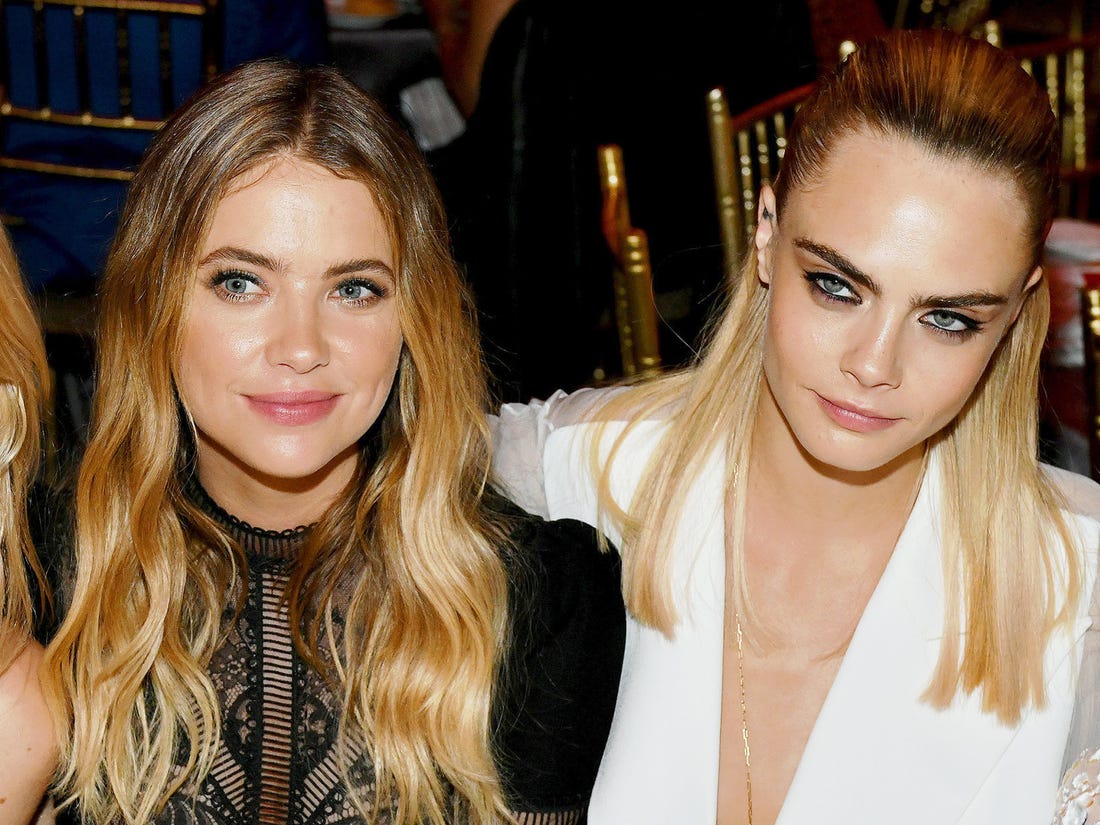 Cara Delevingne : Baiser torride pour l'anniversaire d'Ashley Benson !